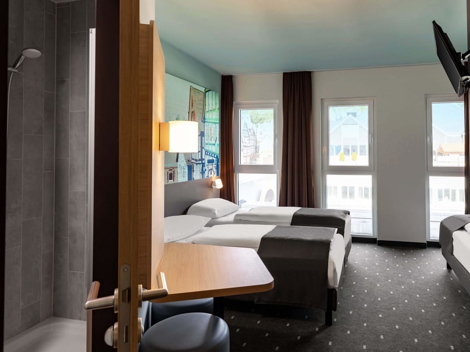 Triple Room | Premium bedding, desk, free WiFi