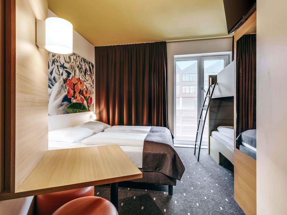 Quadruple Room | Desk, soundproofing, WiFi (free), bed sheets