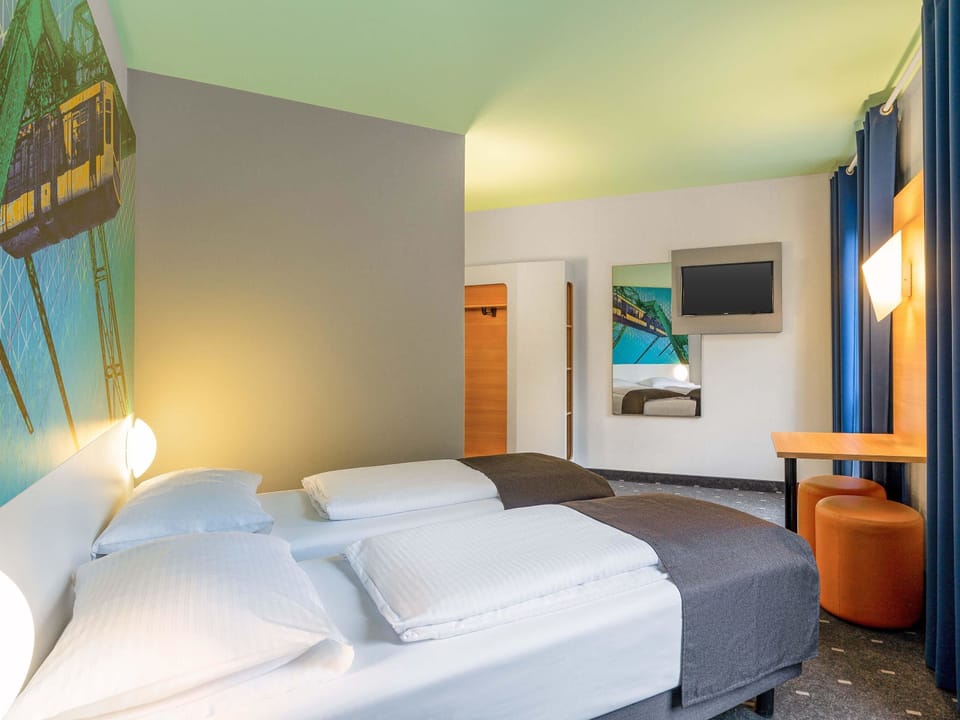 Twin Room | Hypo-allergenic bedding available, desk, soundproofing, WiFi (free)