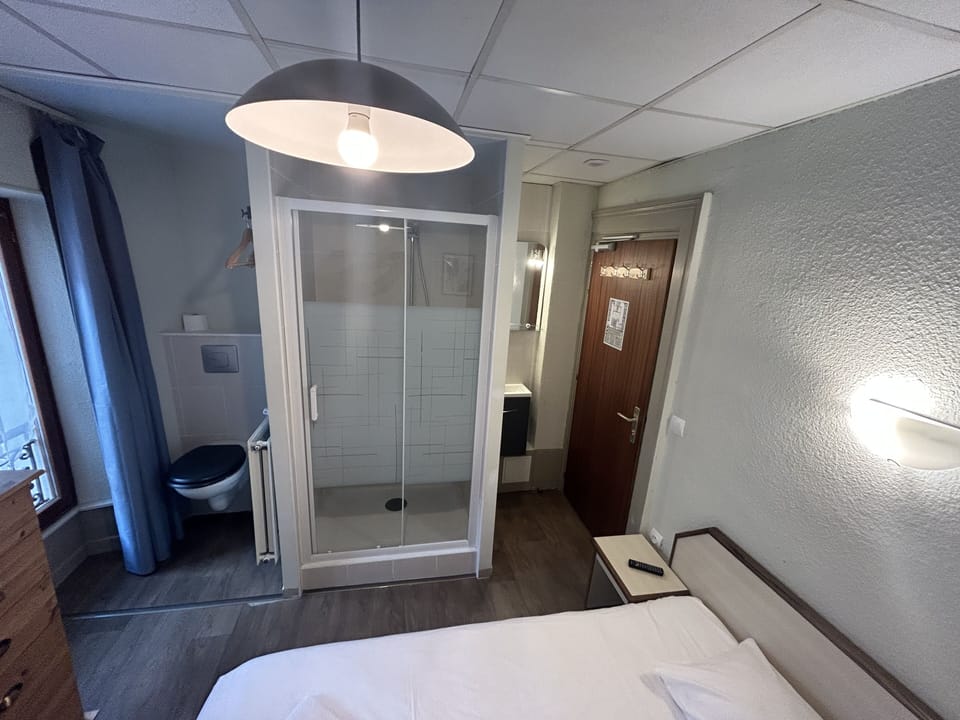 Standard Single Room | Bathroom | Shower, free toiletries, towels