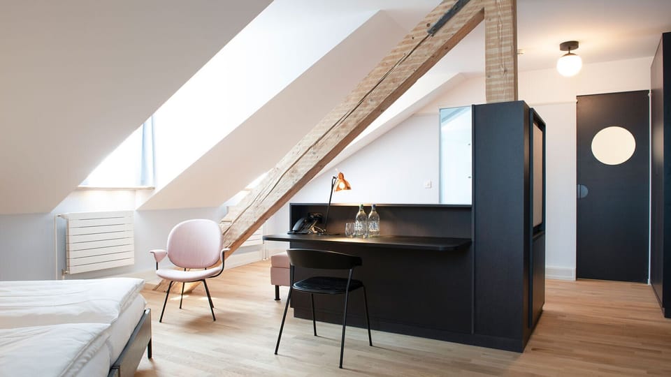 Junior Suite | Hypo-allergenic bedding, in-room safe, desk, soundproofing