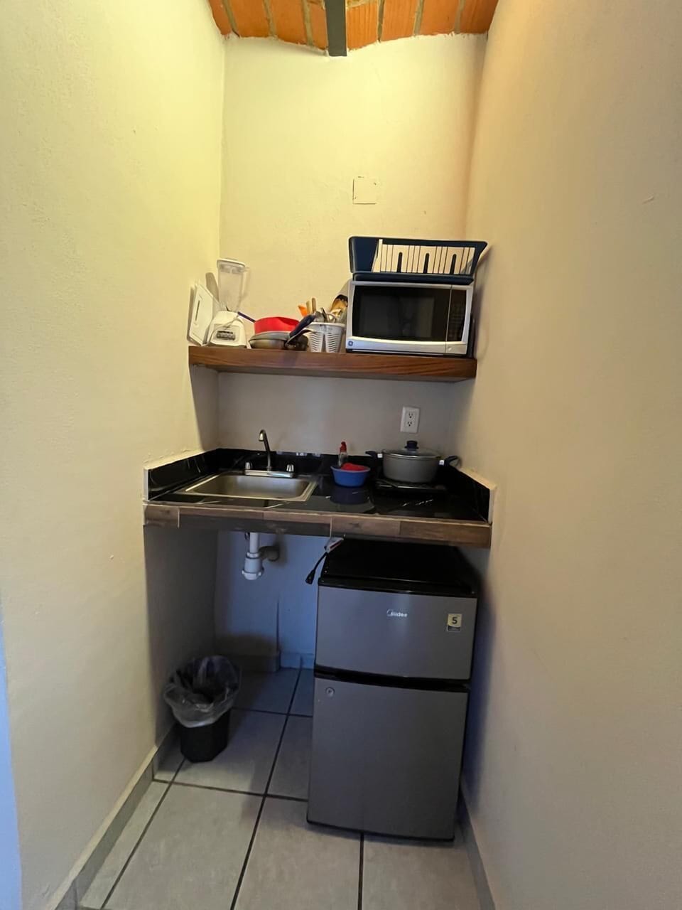 Basic Double Room (Sencilla) | Microwave