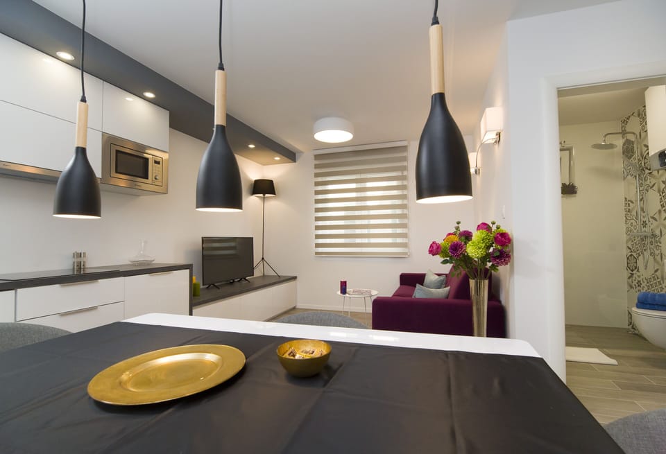 Deluxe Apartment | 2 bedrooms, in-room safe, desk, laptop workspace