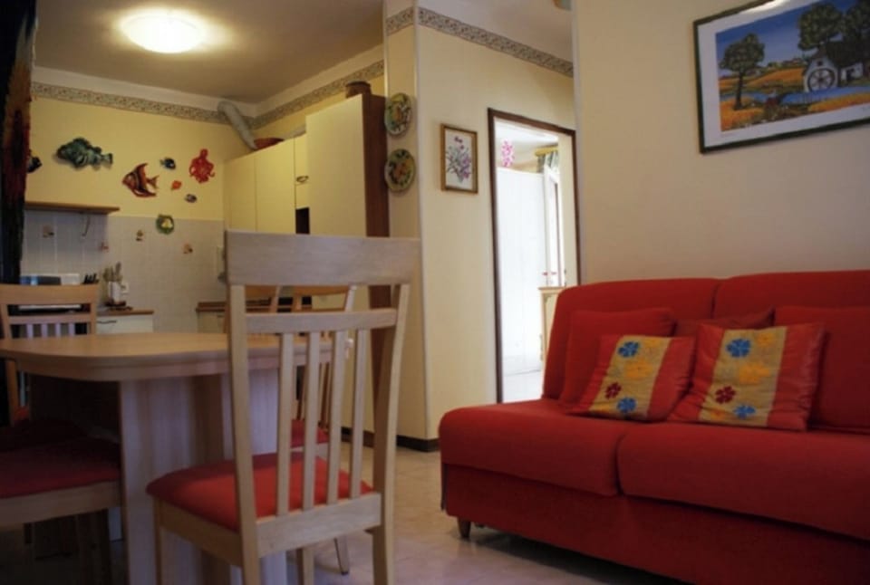 Apartment, 2 Bedrooms, Balcony, City View | 3 bedrooms, bed sheets