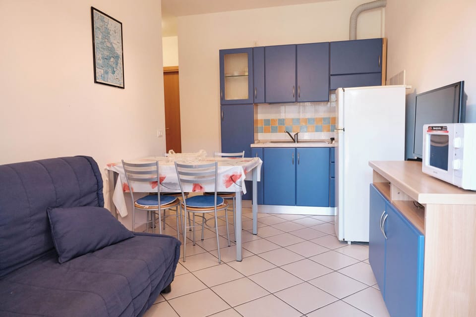 Apartment, 2 Bedrooms | Living room | TV