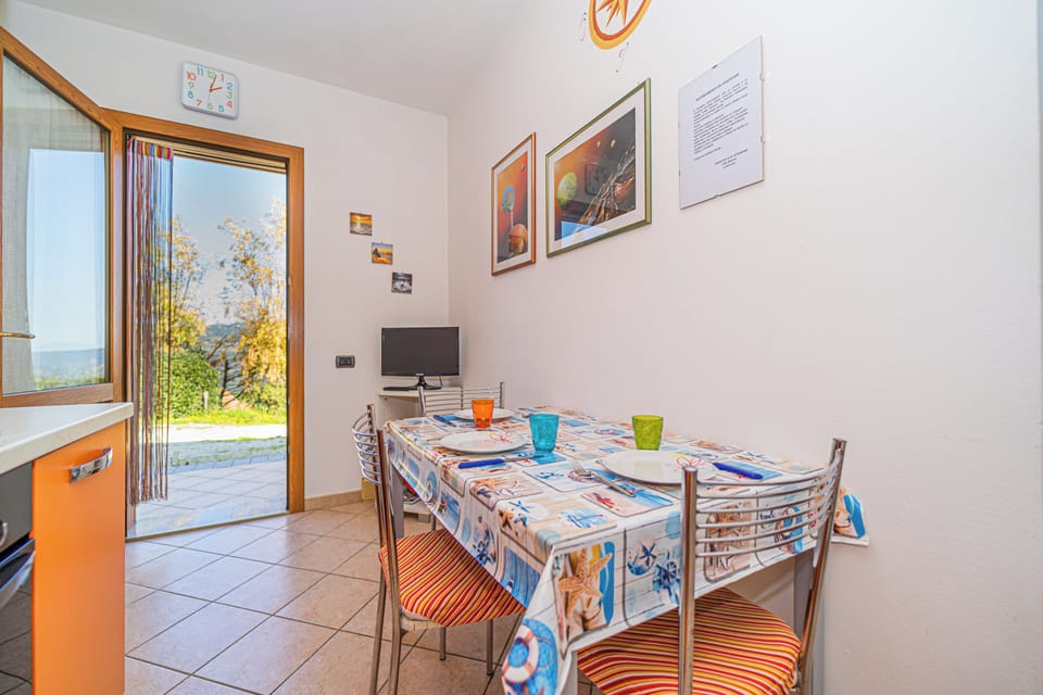Apartment, 1 Bedroom, Smoking, Balcony | Dining