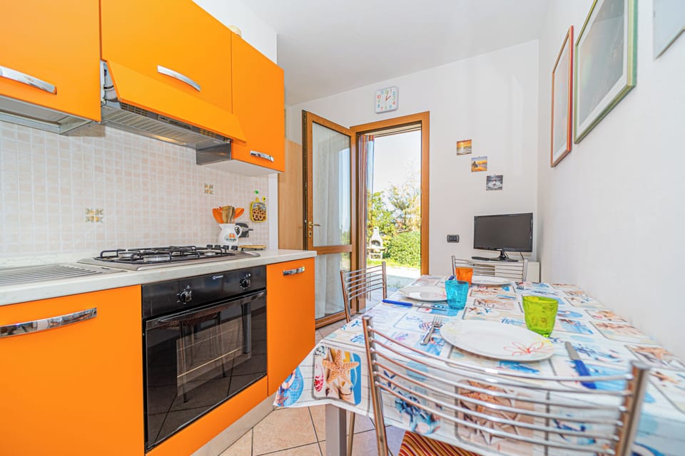 Apartment, 1 Bedroom, Smoking, Balcony | Private kitchen | Fridge, dishwasher, cookware/dishes/utensils