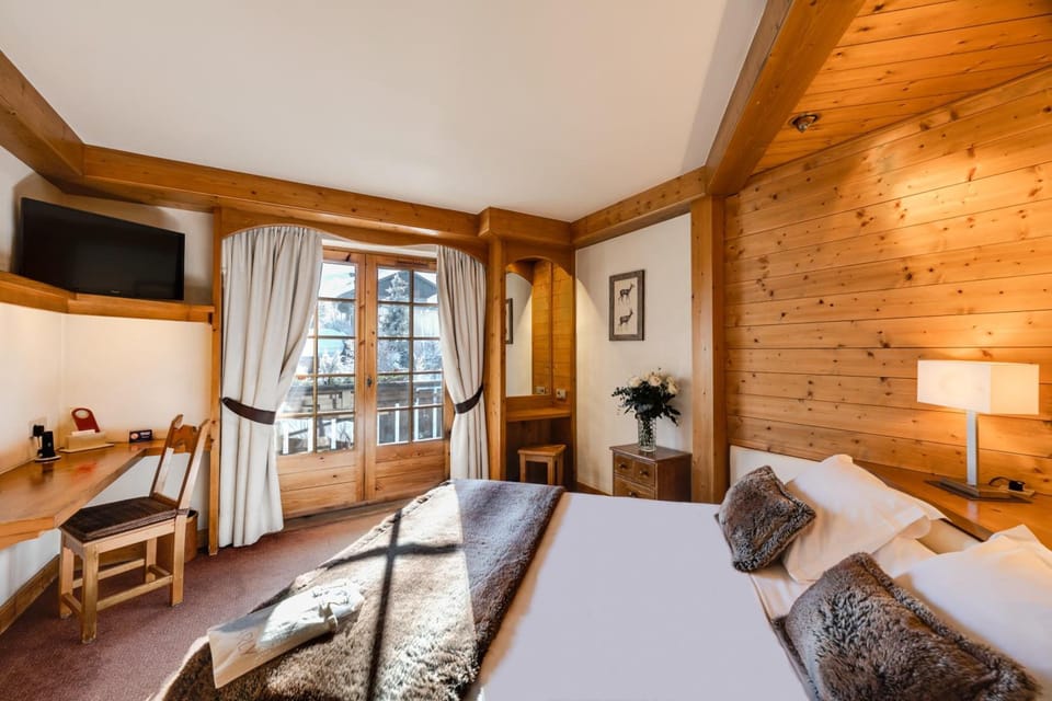 In-room safe, desk, free WiFi, bed sheets