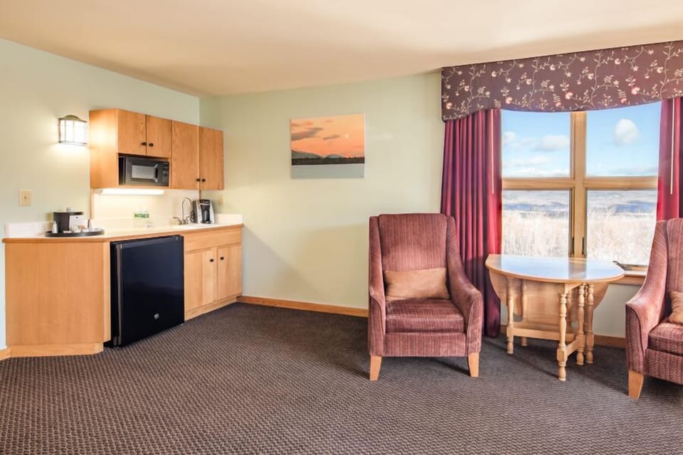 Superior Room, 1 Queen Bed | Premium bedding, pillowtop beds, free WiFi, bed sheets