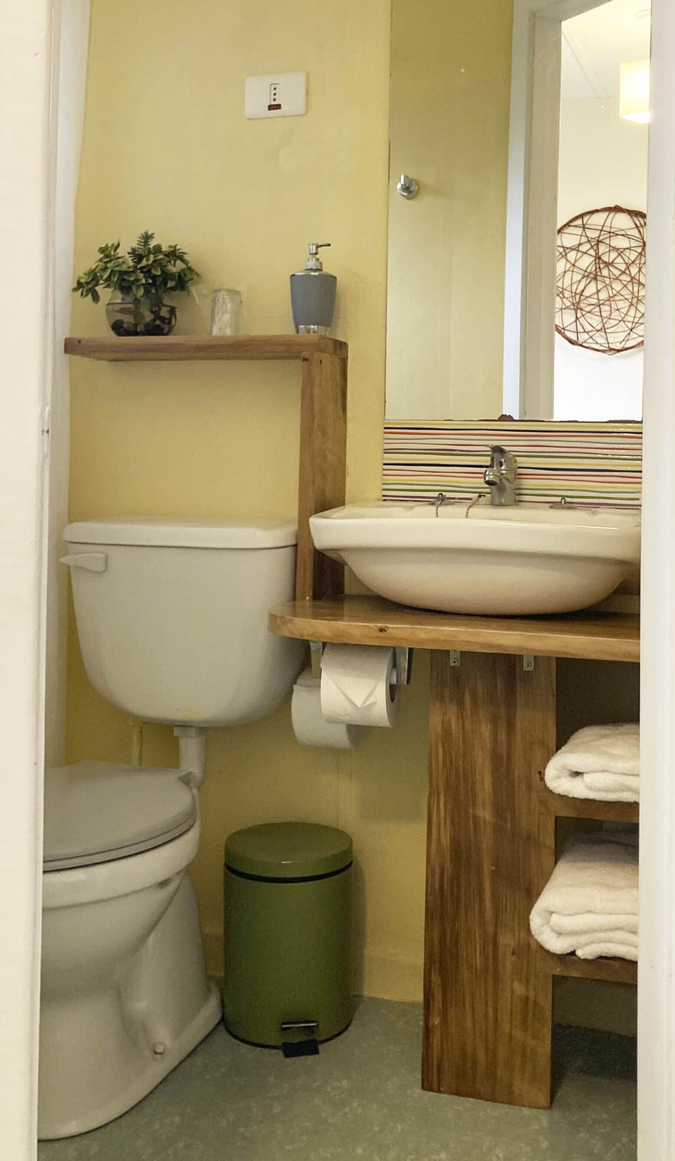 Single Room | Bathroom | Shower, free toiletries, hair dryer, towels