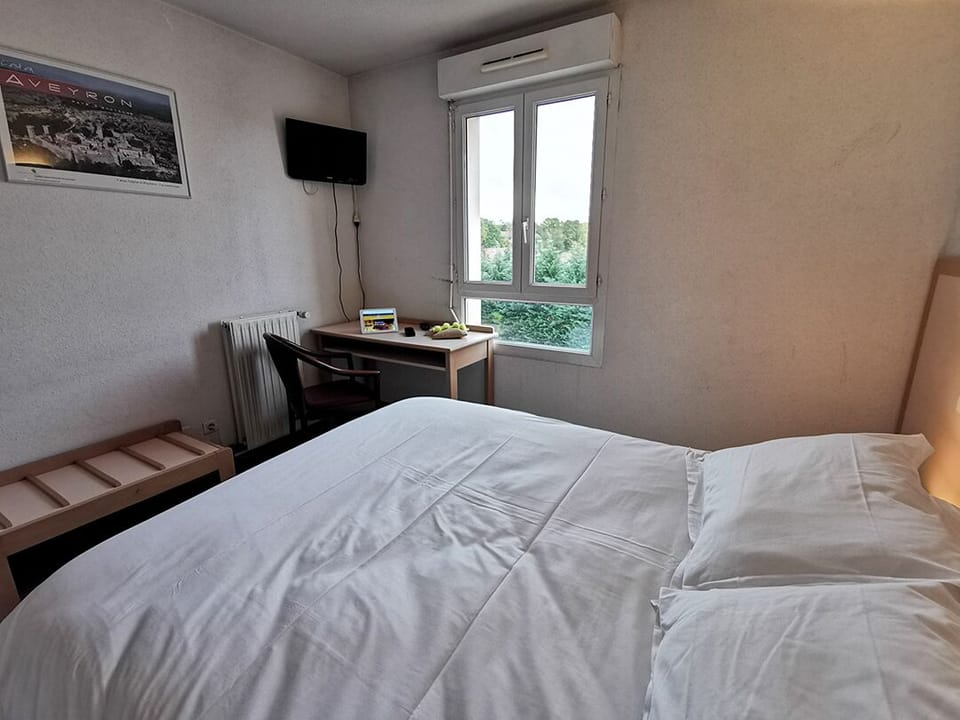 Individually furnished, desk, soundproofing, iron/ironing board