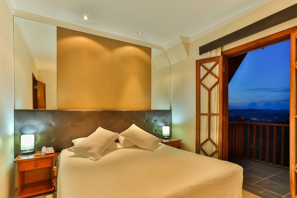 Duplex Vista Montanha | In-room safe, blackout drapes, free WiFi, bed sheets