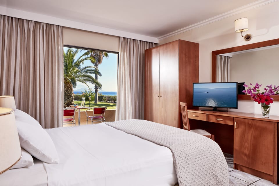 Suite, Partial Sea View | Desk, free WiFi, bed sheets