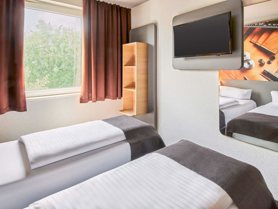 Twin Room | Hypo-allergenic bedding available, desk, soundproofing, WiFi (free)