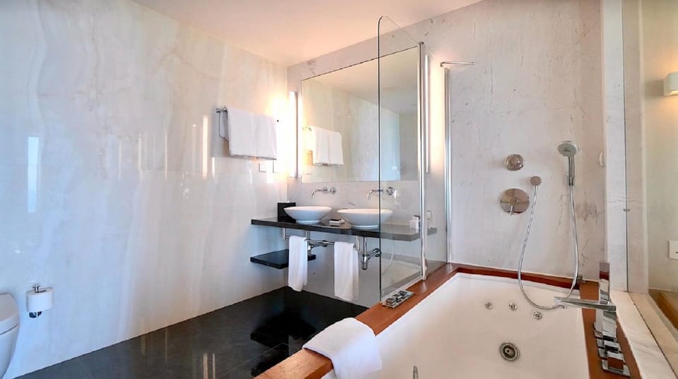 Presidential Suite, Sea View | Bathroom | Hair dryer, towels