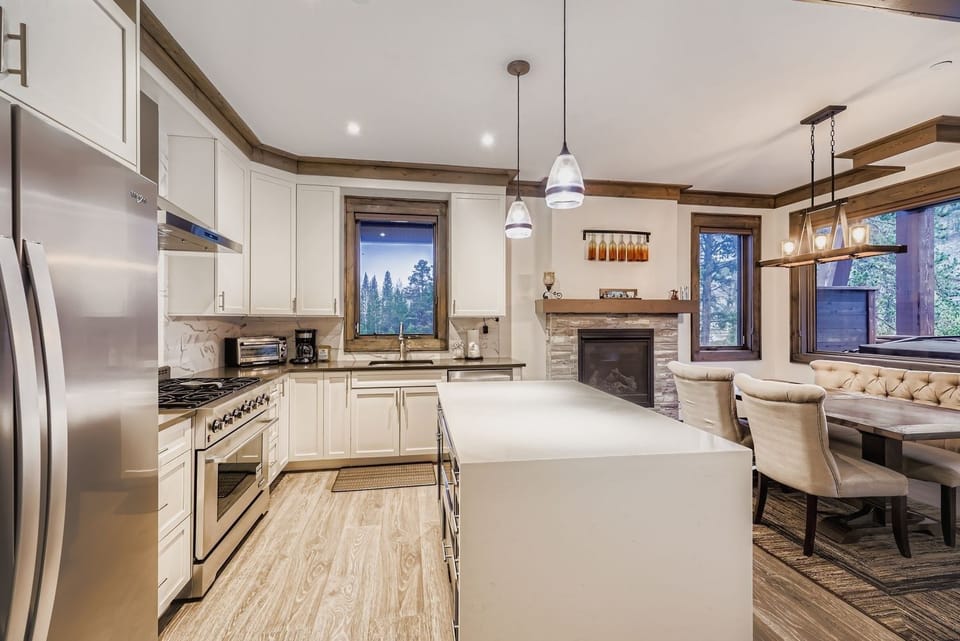 Condo, 2 Bedrooms | Private kitchen | Fridge, microwave, oven, coffee/tea maker