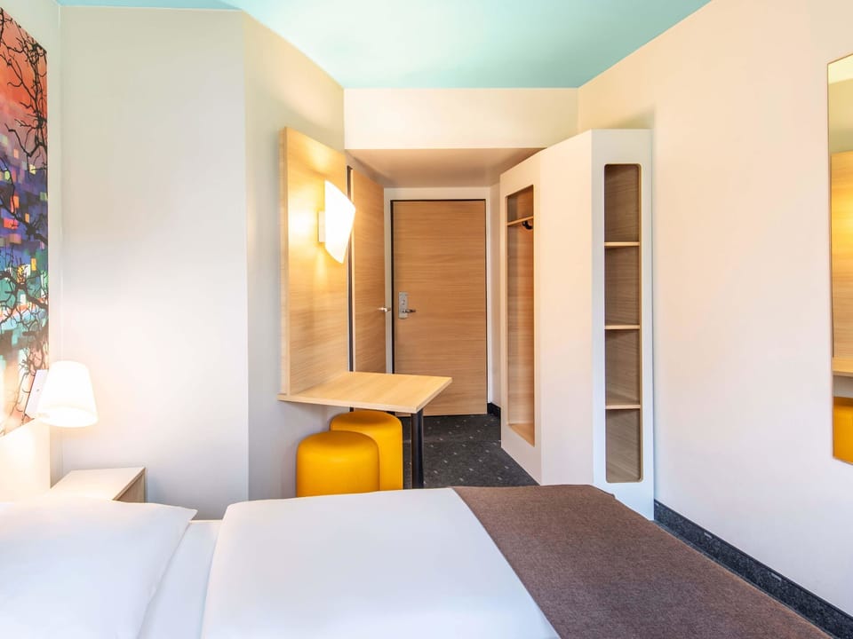 Double Room | Hypo-allergenic bedding available, desk, WiFi (free), bed sheets