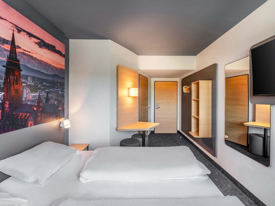 Double Room | Hypo-allergenic bedding available, desk, soundproofing, WiFi (free)
