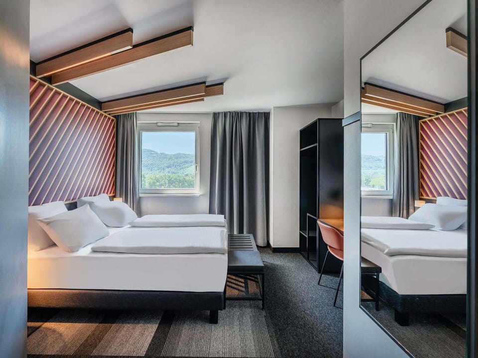 Hypo-allergenic bedding available, desk, soundproofing, WiFi (free)