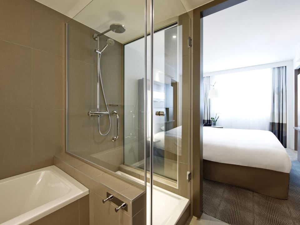 Suite | Premium bedding, minibar, desk, blackout drapes