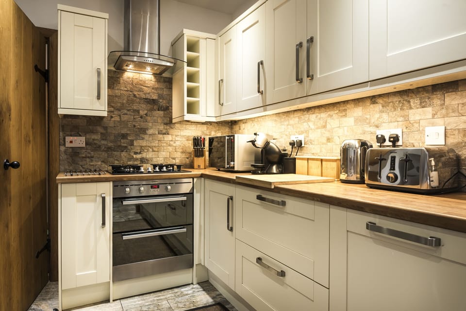 Cottage (4 Bedrooms) | Private kitchen | Full-size fridge, oven, stovetop, dishwasher