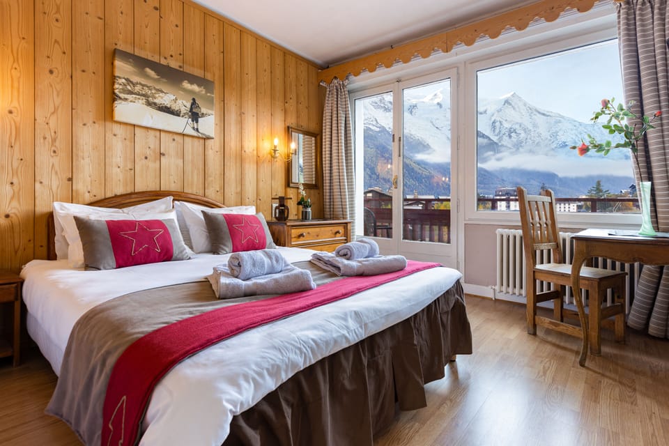 Comfort Room, Balcony, Mountain View | Desk, blackout drapes, iron/ironing board, free WiFi