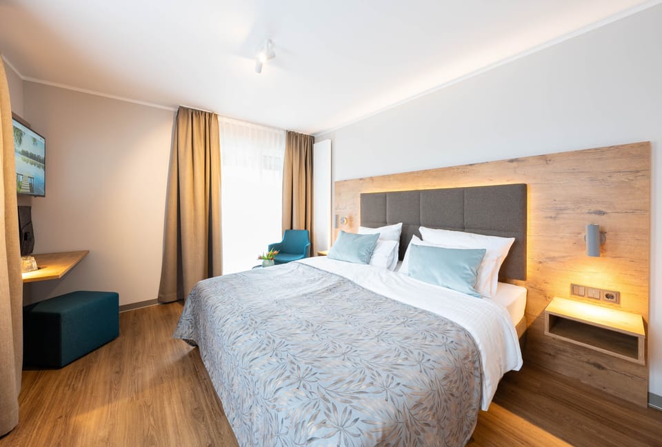 Double Room, Balcony | In-room safe, desk, laptop workspace, iron/ironing board