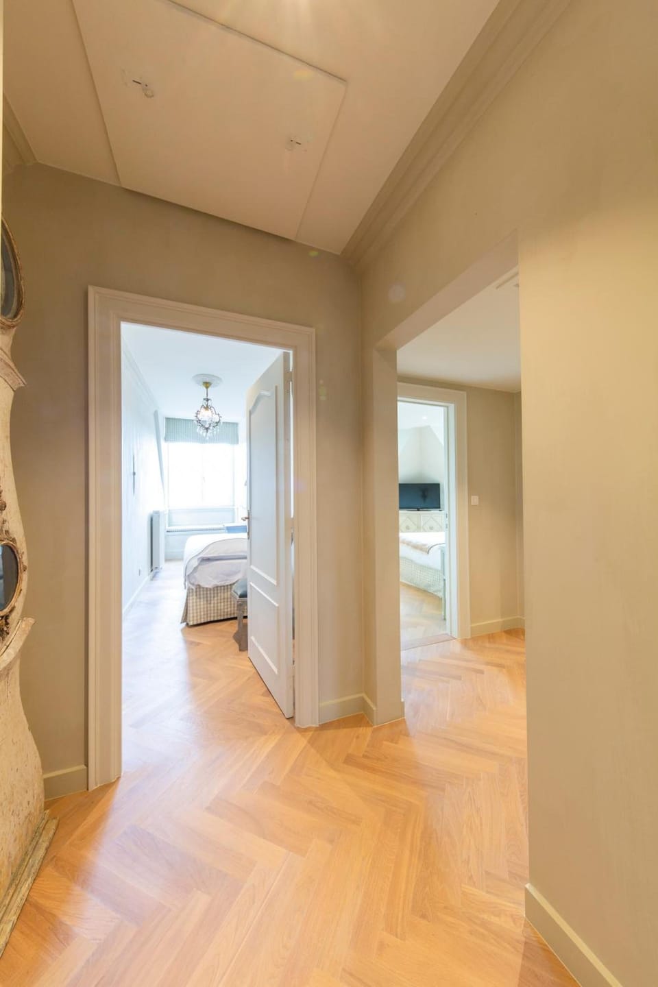 Romantic Suite | Minibar, in-room safe, individually decorated, individually furnished