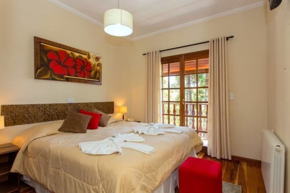Standard Room, Non Smoking | Minibar, in-room safe, iron/ironing board, free WiFi