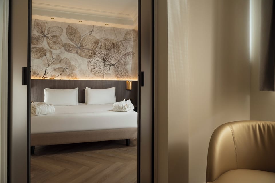 Deluxe Room, 1 Double Bed | Premium bedding, down comforters, minibar, in-room safe