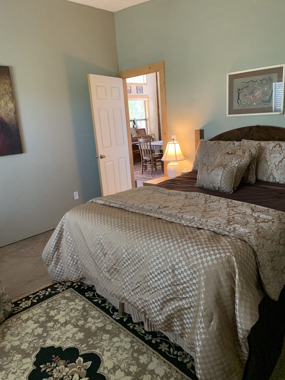 Basic Apartment, Ensuite (Arabella Mountain Studio ) | Premium bedding, WiFi (free), individually decorated, bed sheets