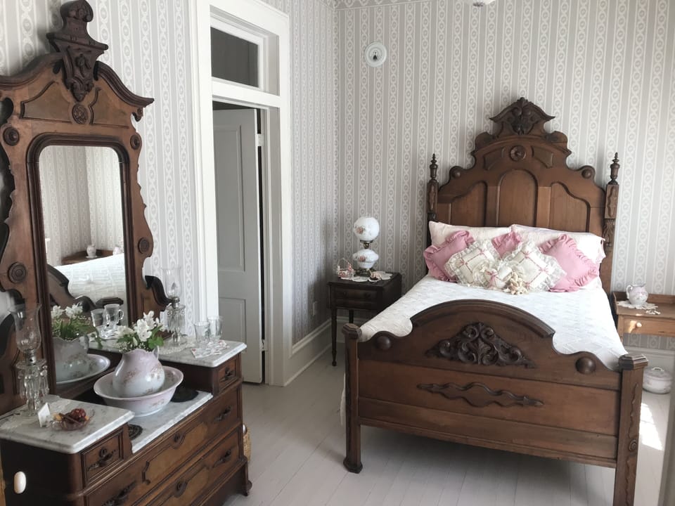 Roever Room | Individually decorated, individually furnished, iron/ironing board