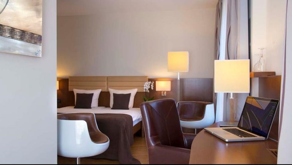 Classic Double Room | Hypo-allergenic bedding, free minibar, desk, laptop workspace