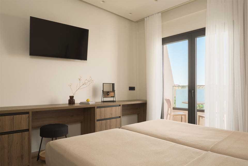 Superior Double or Twin Room with Terrace | In-room safe, desk, blackout drapes, iron/ironing board
