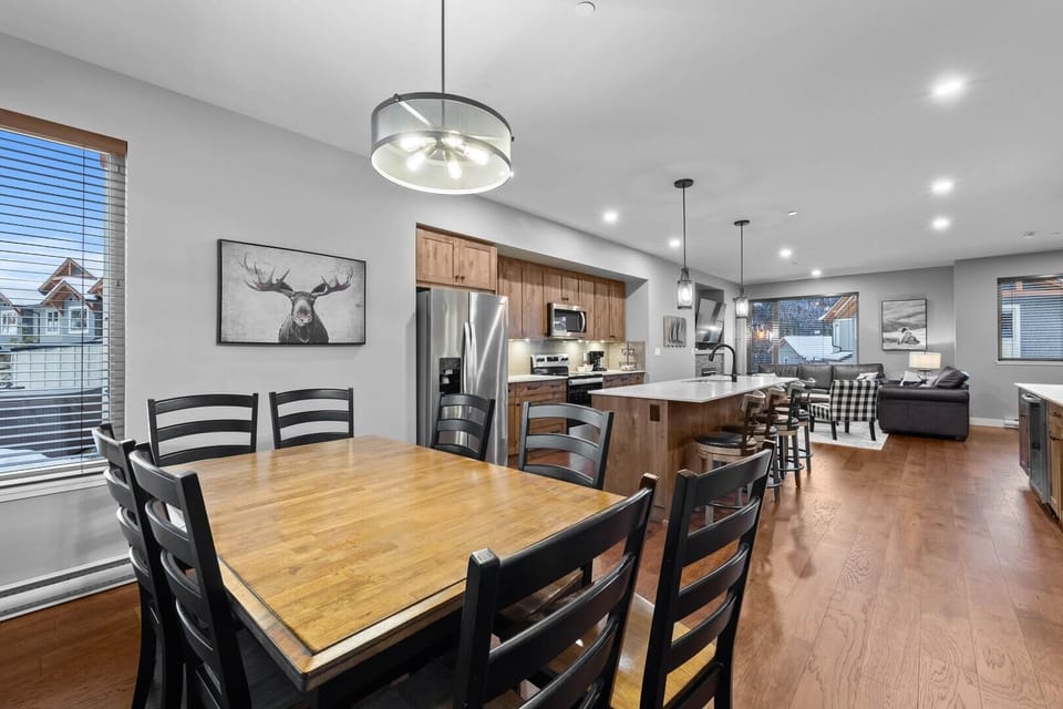 Townhome, 3 Bedrooms | Dining