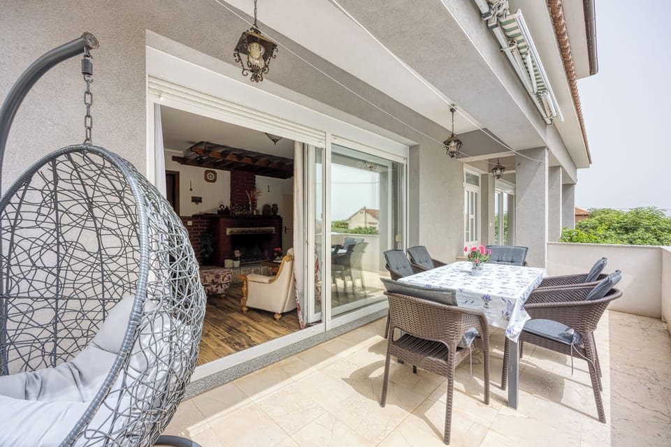 Family Apartment, 3 Bedrooms, 2 Bathrooms (Pool Apartment Bakija) | Outdoor dining