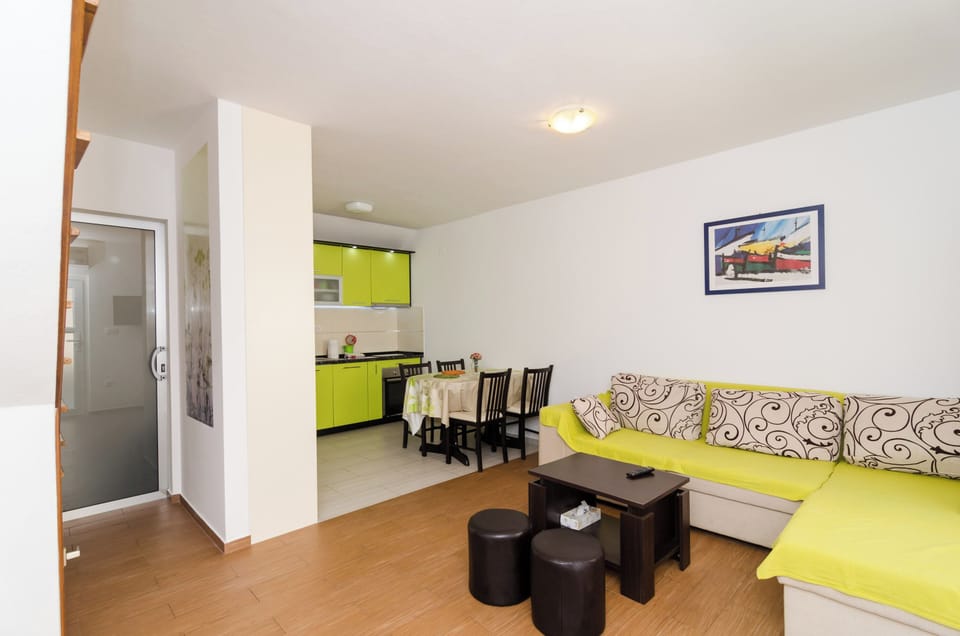 House (Duplex One Bedroom Apt, Terrace,Side ) | Interior