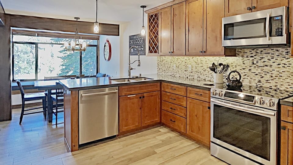 Condo, 2 Bedrooms | Private kitchen | Fridge, oven, coffee/tea maker, toaster