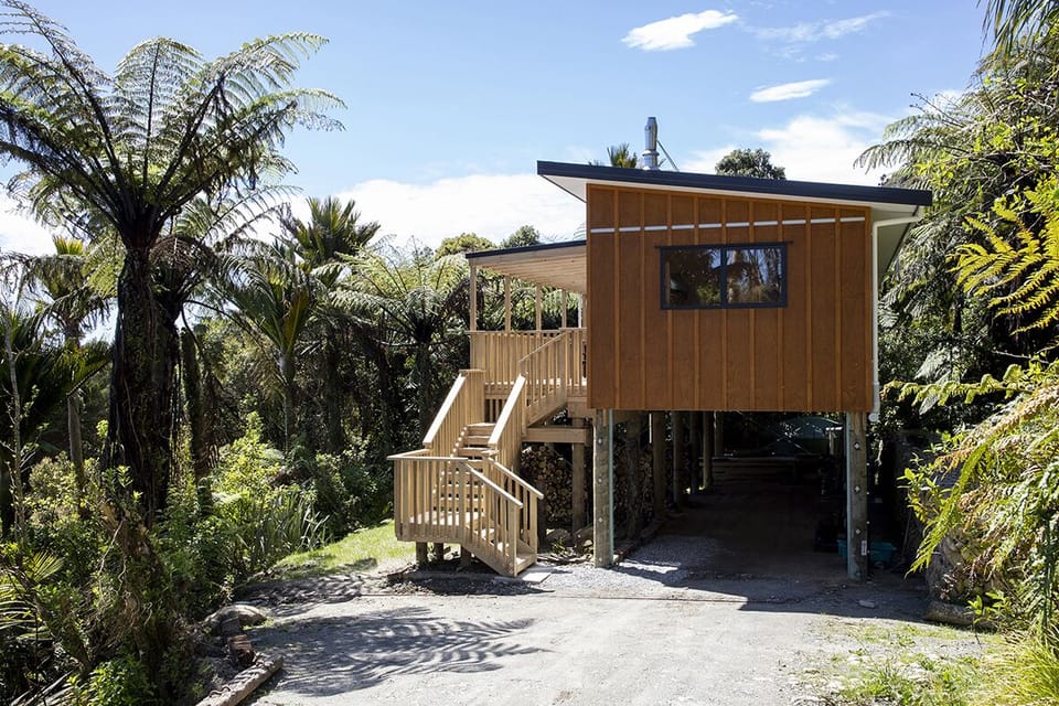 House, 2 Bedrooms | Private kitchen | Full-size fridge, microwave, oven, stovetop