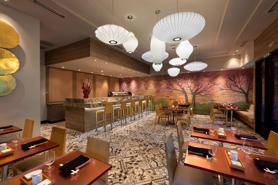 9 restaurants; breakfast, lunch, and dinner served