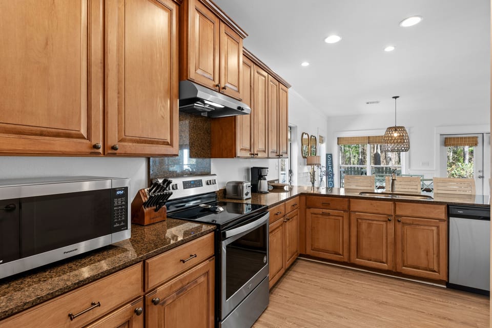 House, 4 Bedrooms | Private kitchen | Coffee/tea maker, fridge, oven, toaster