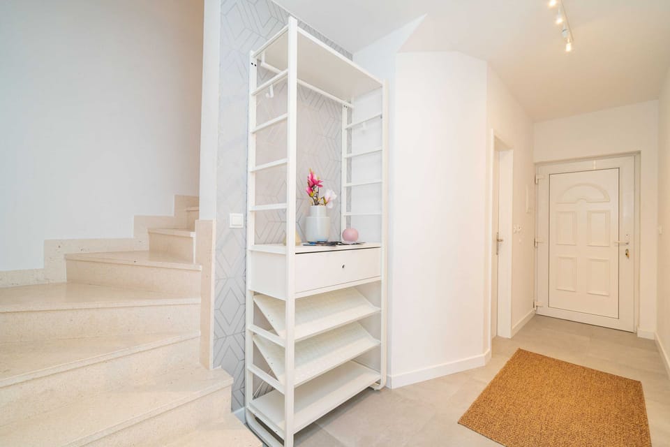 Apartment (Triplex Three-Bedroom Apartment with ) | Interior