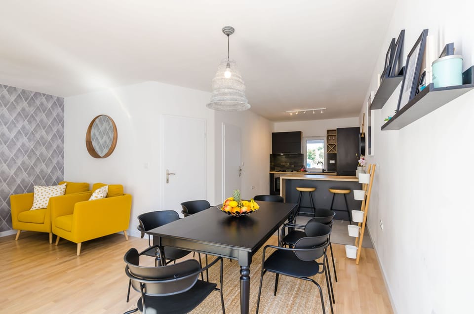 Apartment (Triplex Three-Bedroom Apartment with ) | Dining room
