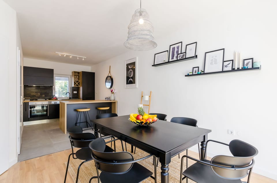 Apartment (Triplex Three-Bedroom Apartment with ) | Dining room