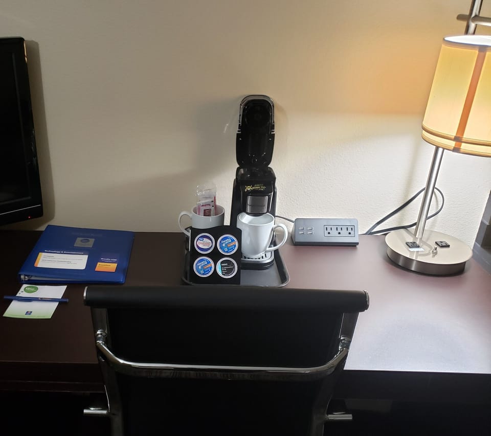 Premium bedding, in-room safe, desk, blackout drapes