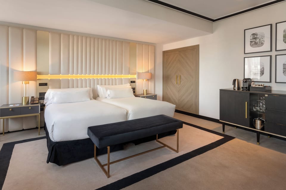 Premium Room (The Level Lounge Acces) | Down comforters, minibar, in-room safe, desk