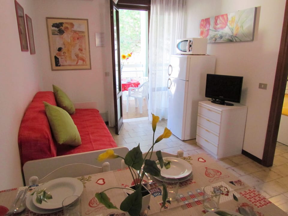 Apartment, 1 Bedroom, Balcony, City View | 2 bedrooms, bed sheets