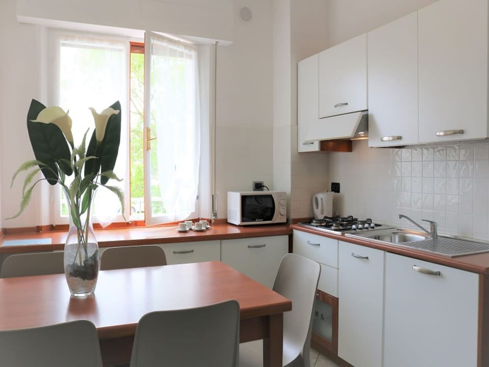 Apartment, 2 Bedrooms, Balcony, City View | Interior