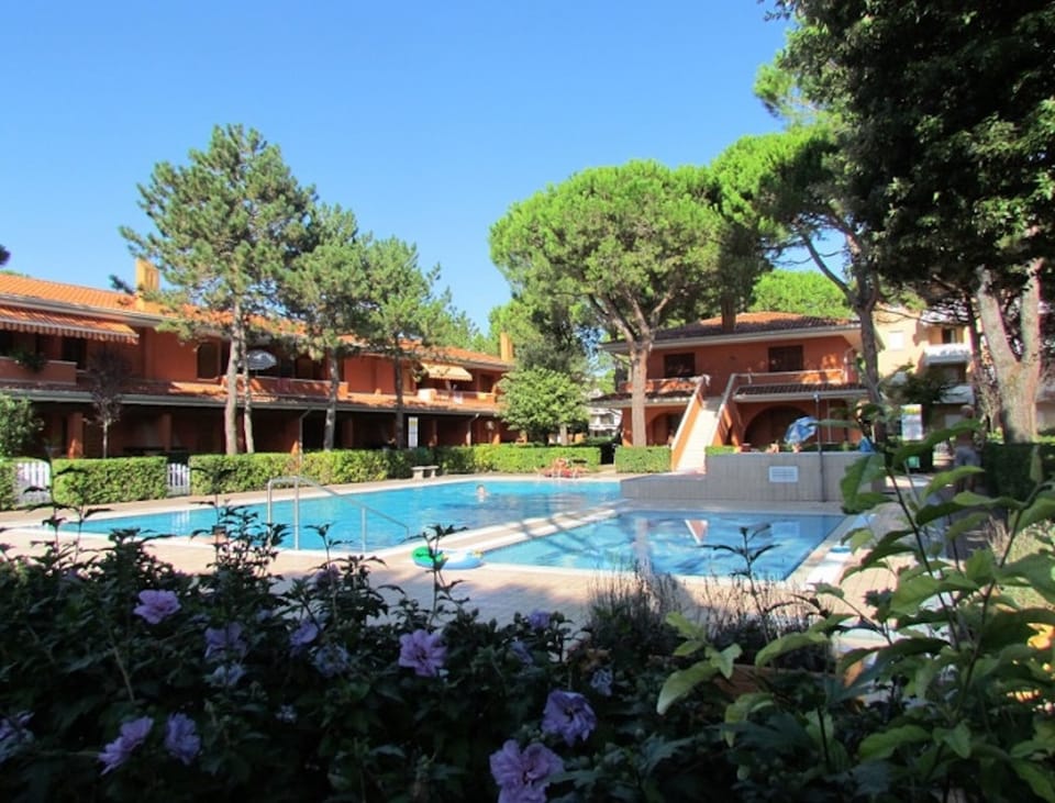 Apartment, 2 Bedrooms, Balcony, Pool View | Garden