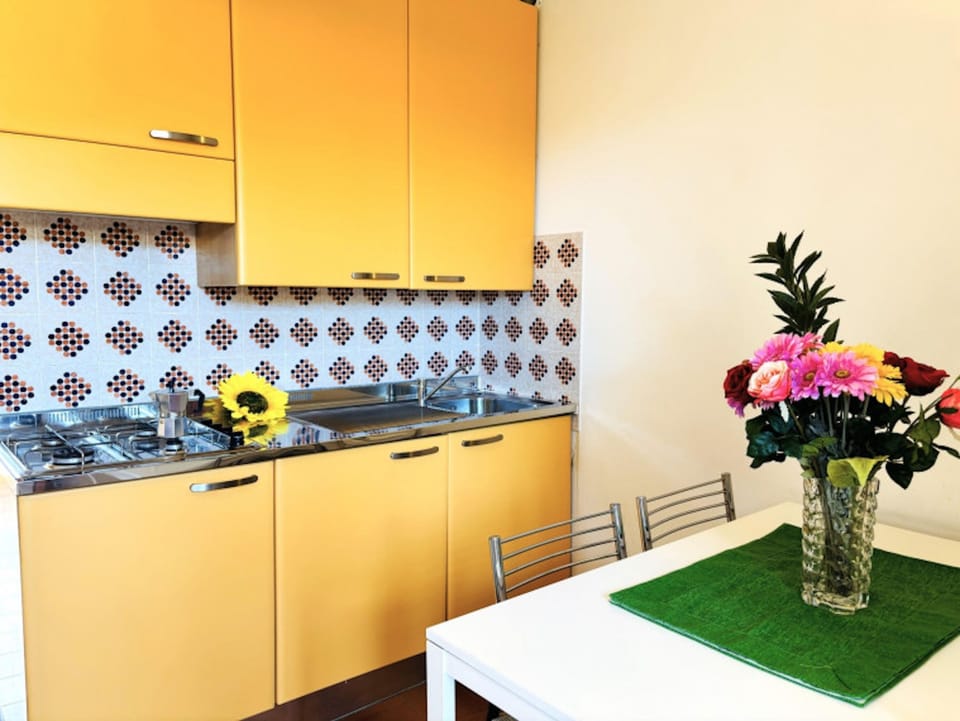 Apartment, 2 Bedrooms, Balcony, Pool View | Interior